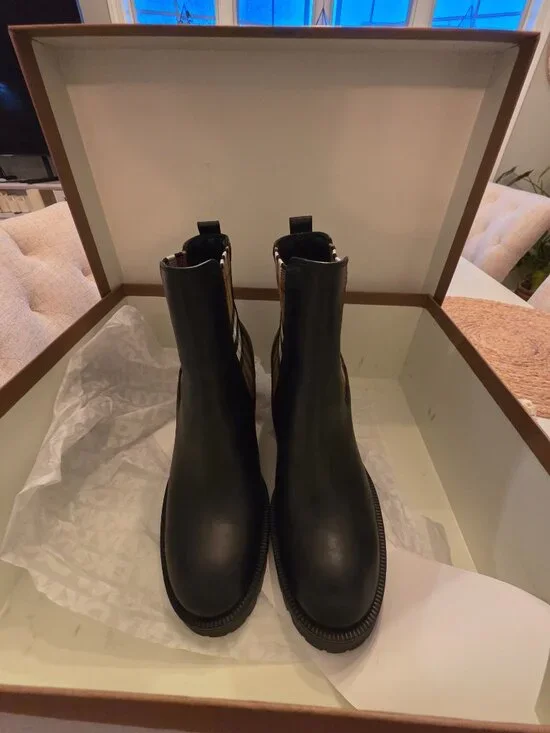 Burberry ankle boots NWT - Picture 5 of 8